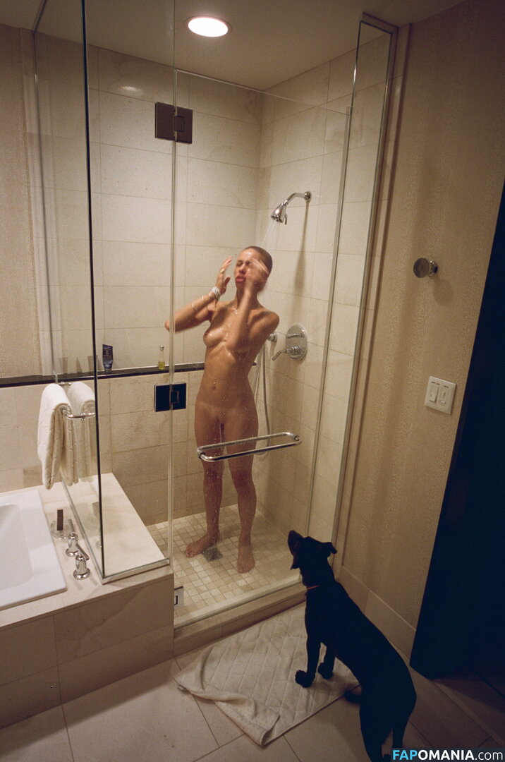 Adwoa Aboah Nackt Geleaktes Foto #4
