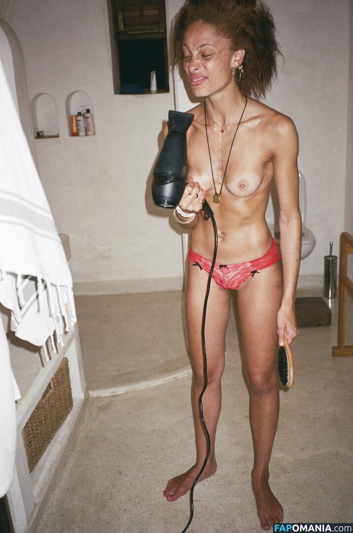 Adwoa Aboah Nackt Geleaktes Foto #9