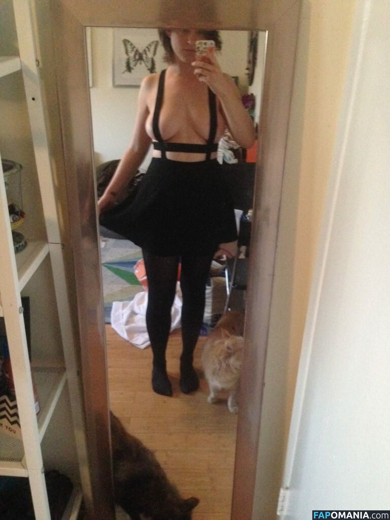 Allie Goertz Nackt Geleaktes Foto #10