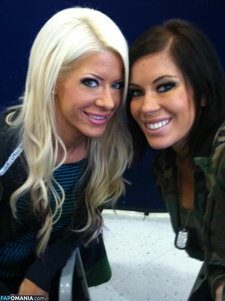 Angelina Love Nackt Geleaktes Foto #1