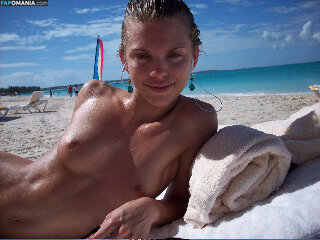 AnnaLynne McCord Nackt Geleaktes Foto #16