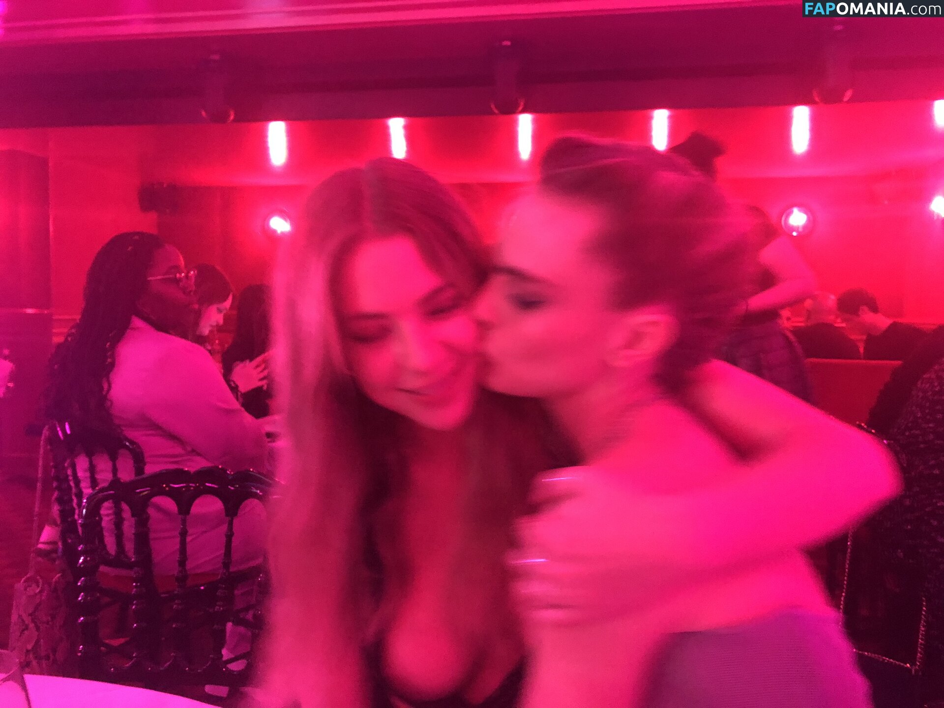 Ashley Benson And Cara Delevingne Nackt Geleaktes Foto #51