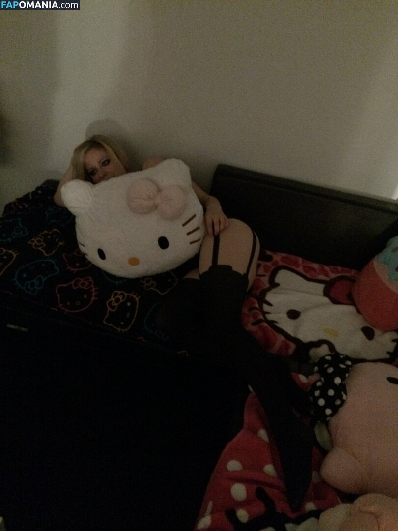 Avril Lavigne Nackt Geleaktes Foto #14