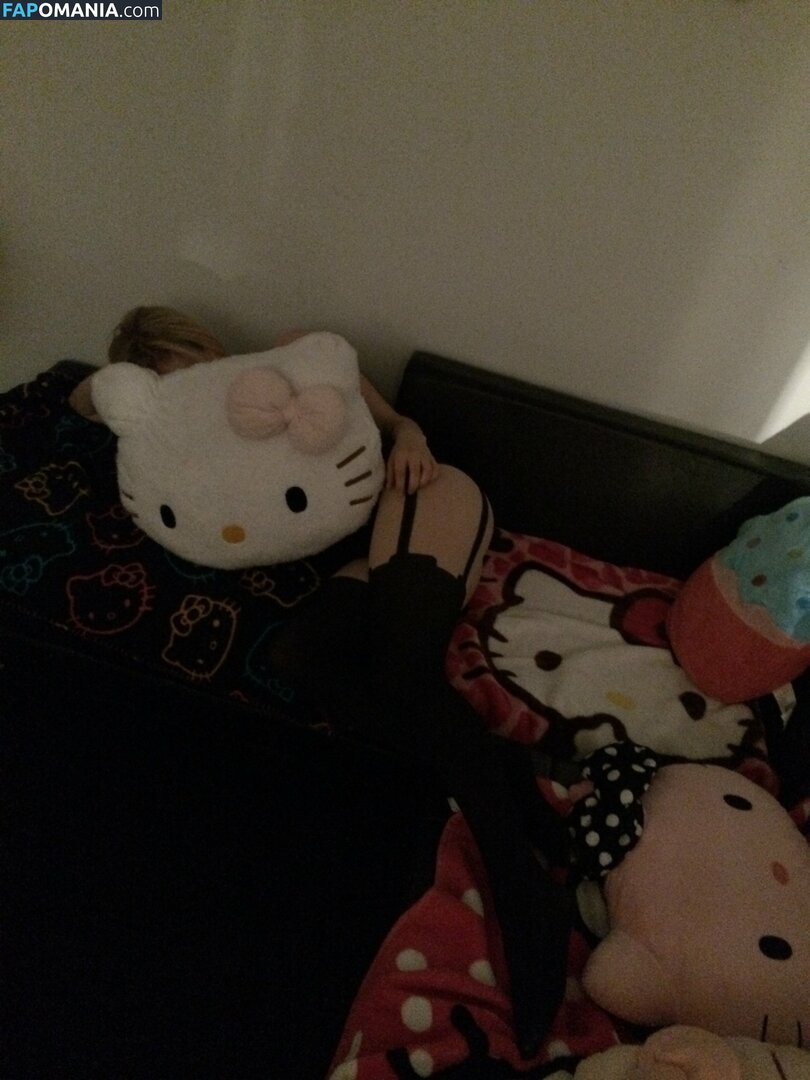 Avril Lavigne Nackt Geleaktes Foto #16