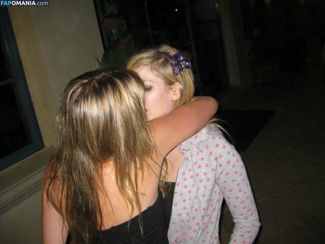 Avril Lavigne Nackt Geleaktes Foto #29