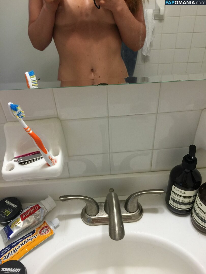 Bonnie Wright Nackt Geleaktes Foto #9