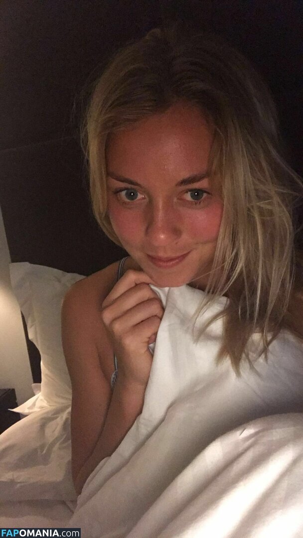 Carina Witthoeft Nackt Geleaktes Foto #37