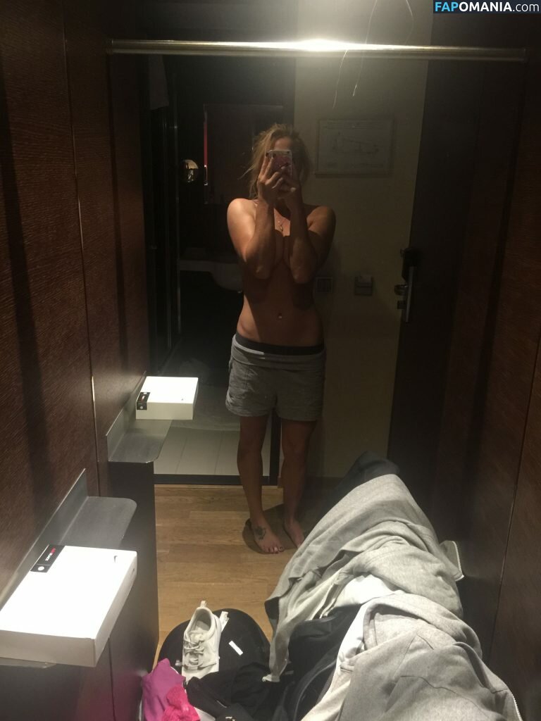 Carly Booth Nackt Geleaktes Foto #109