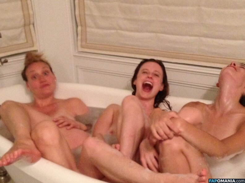 Carly Foulkes Nackt Geleaktes Foto #5