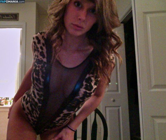 Carly Simmons Nackt Geleaktes Foto #64