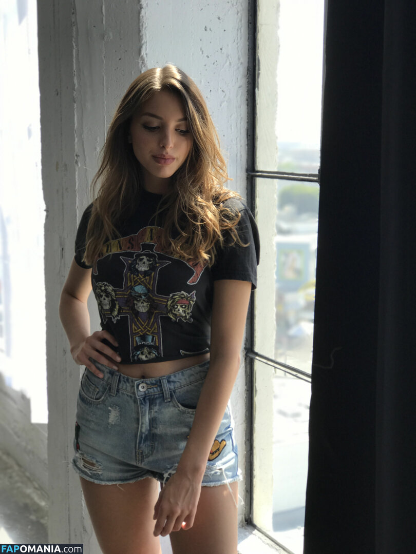 Celine Farach Nackt Geleaktes Foto #7