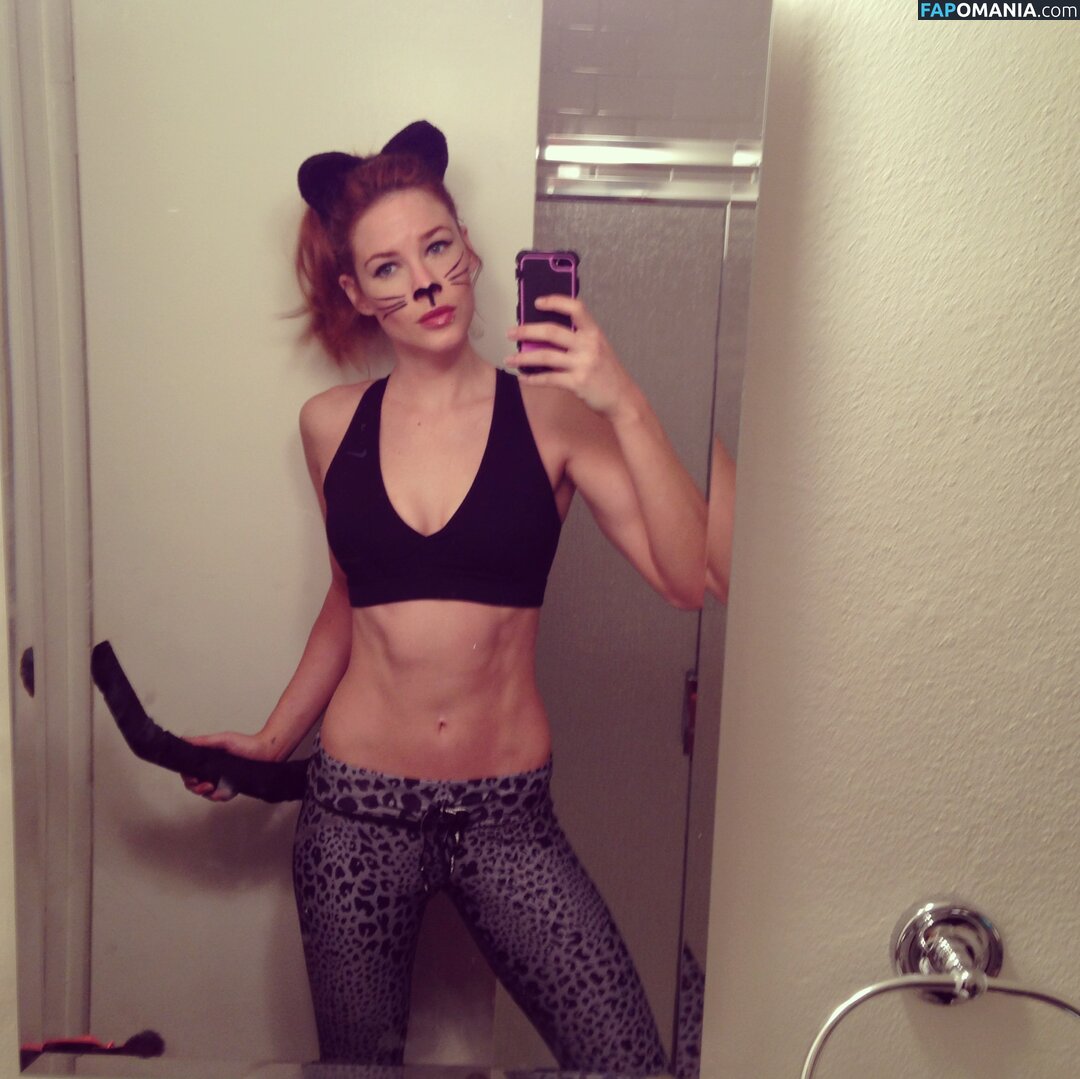 Courtney Hope Nackt Geleaktes Foto #3