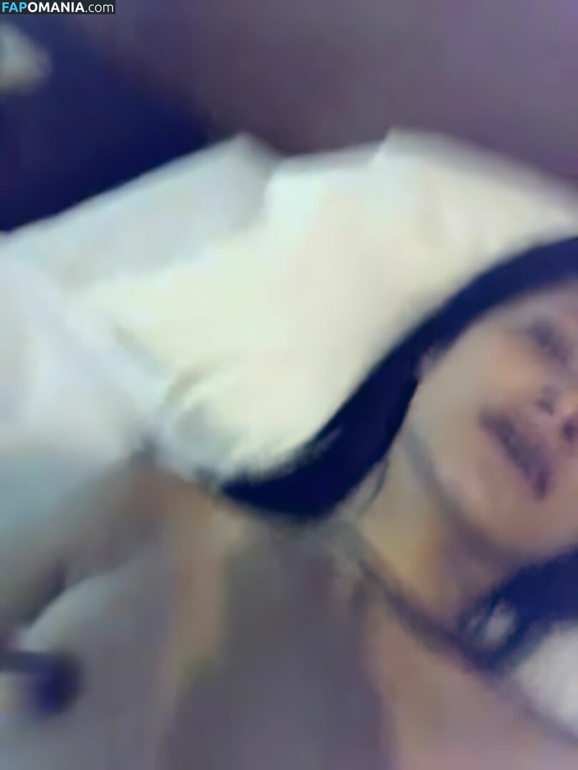 Cut Tari Nackt Geleaktes Foto #23