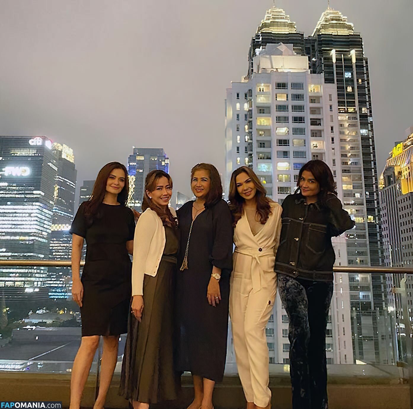 Cut Tari Nackt Geleaktes Foto #73