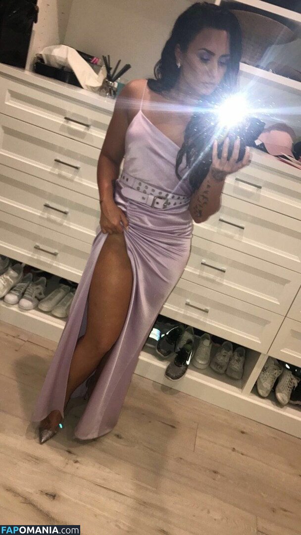 Demi Lovato Nackt Geleaktes Foto #37