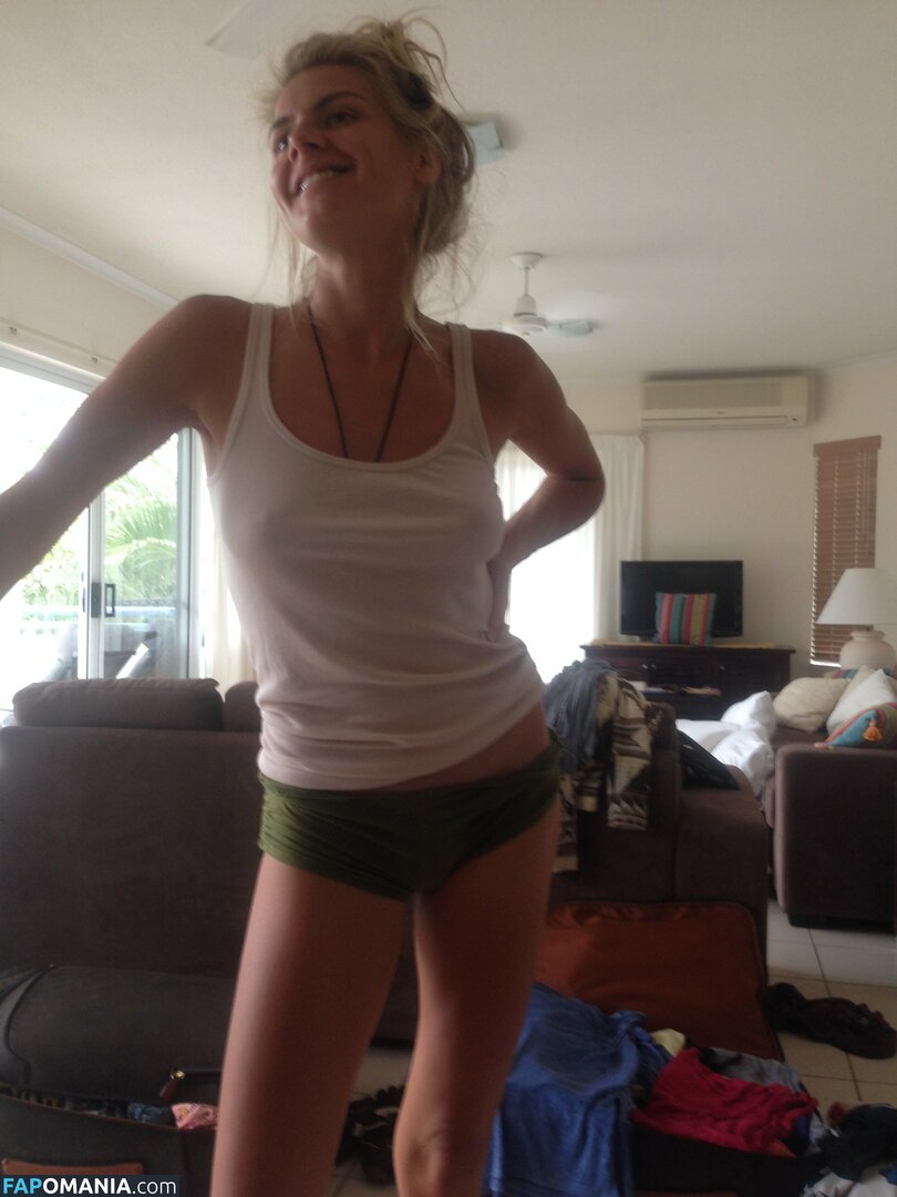 Eliza Coupe Nackt Geleaktes Foto #3
