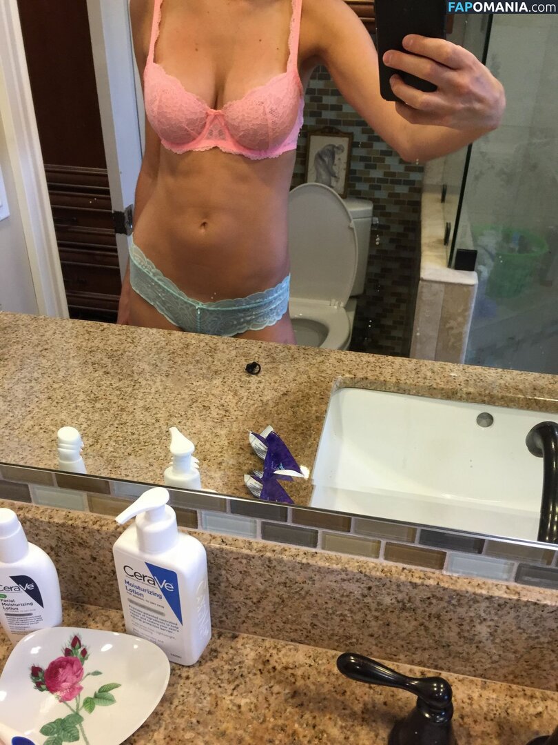 Elizabeth Turner Nackt Geleaktes Foto #59