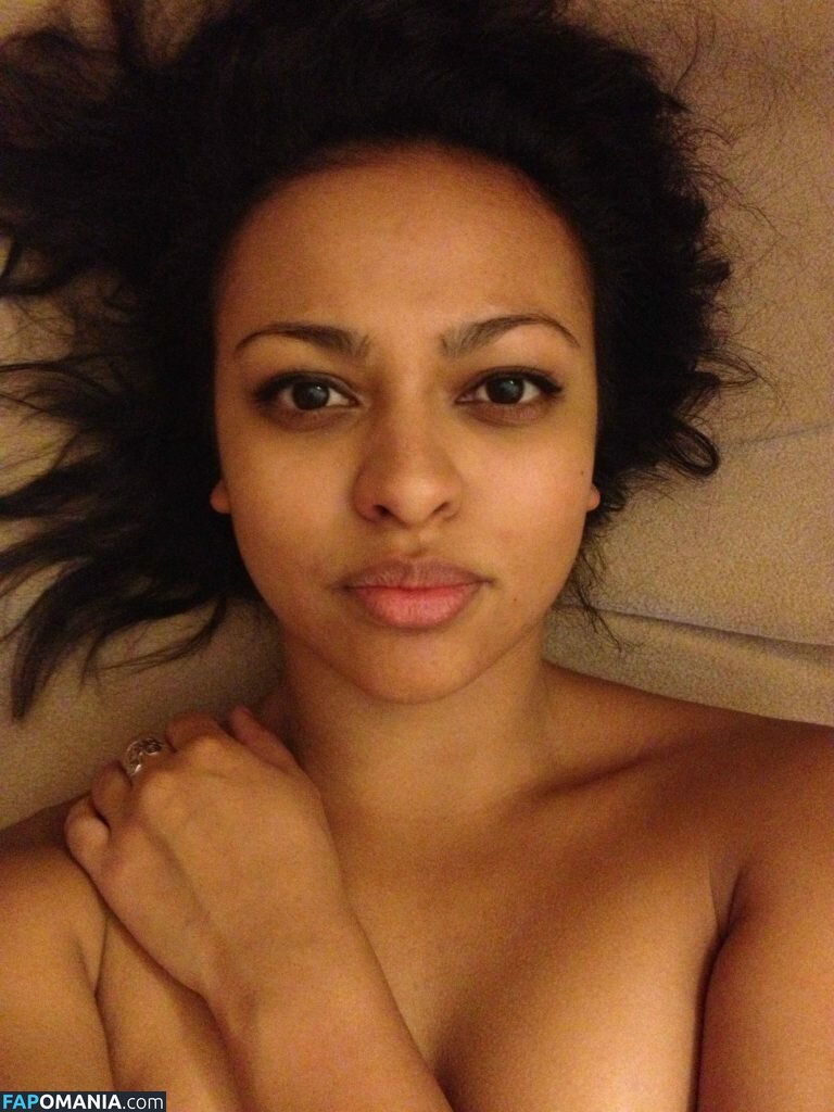 Ellenore Scott Nackt Geleaktes Foto #1