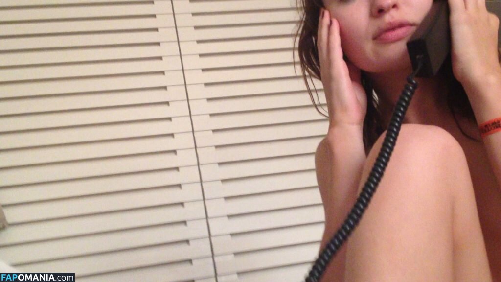 Emily Browning Nackt Geleaktes Foto #40