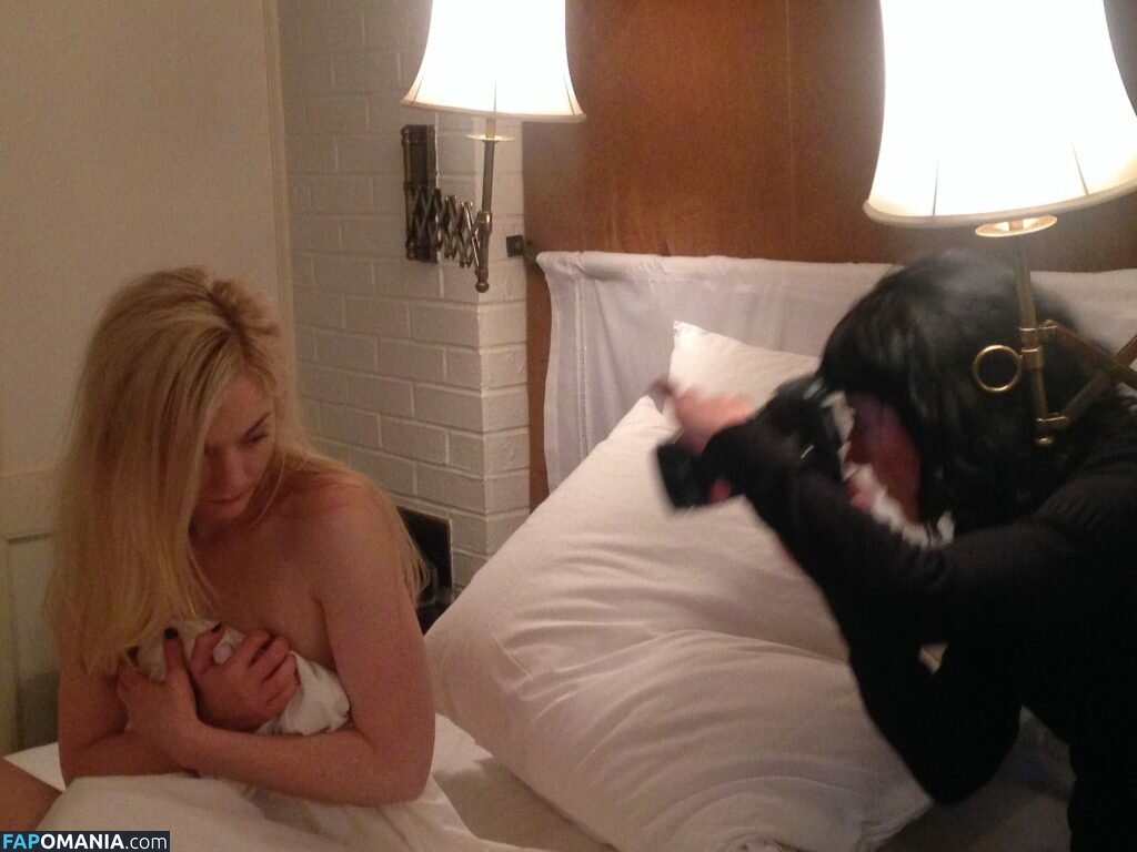 Emily Kinney Nackt Geleaktes Foto #11