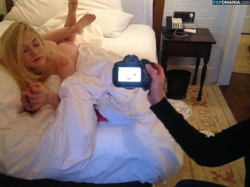 Emily Kinney Nackt Geleaktes Foto #17