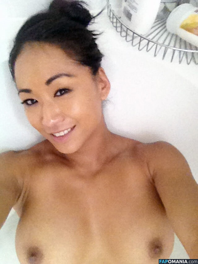 Gail Kim Nackt Geleaktes Foto #1