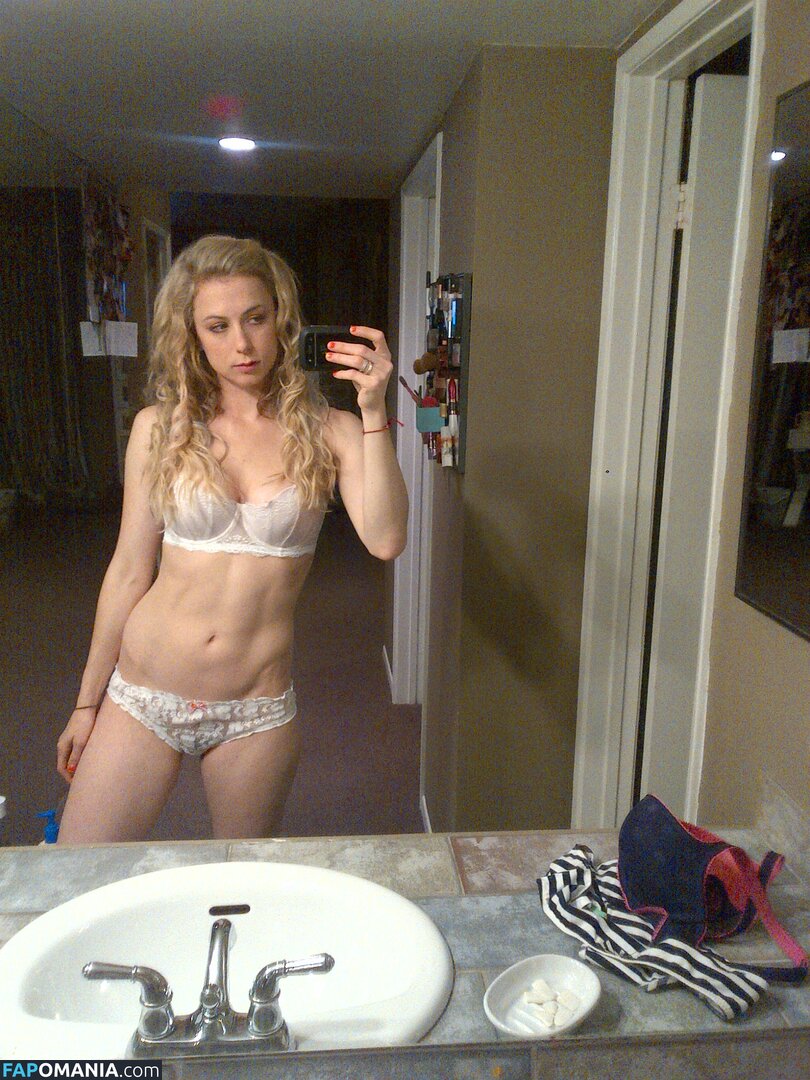 Iliza Shlesinger Nackt Geleaktes Foto #60
