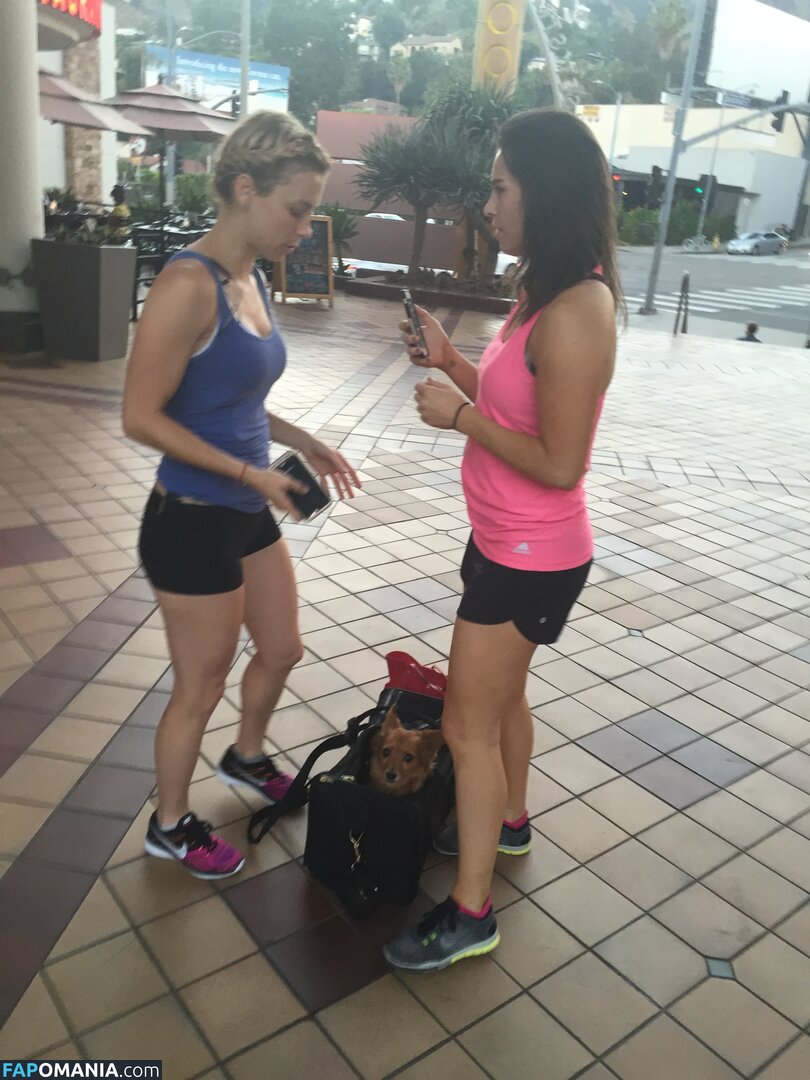 Iliza Shlesinger Nackt Geleaktes Foto #111