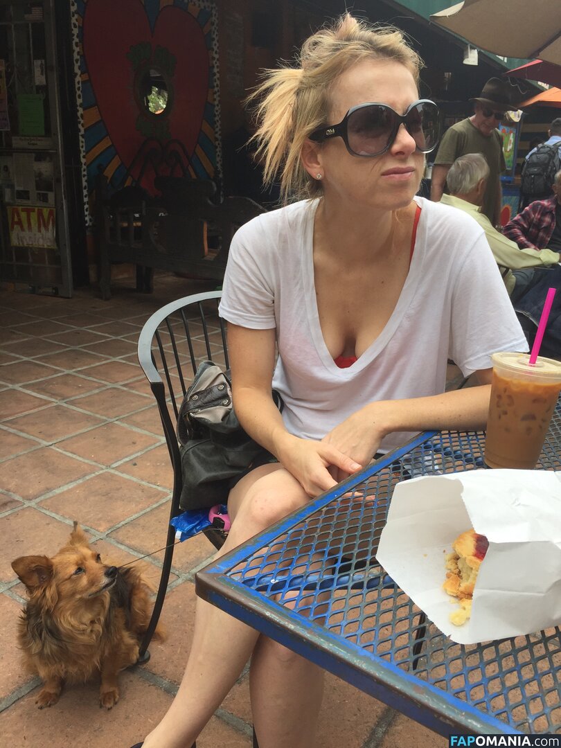 Iliza Shlesinger Nackt Geleaktes Foto #124