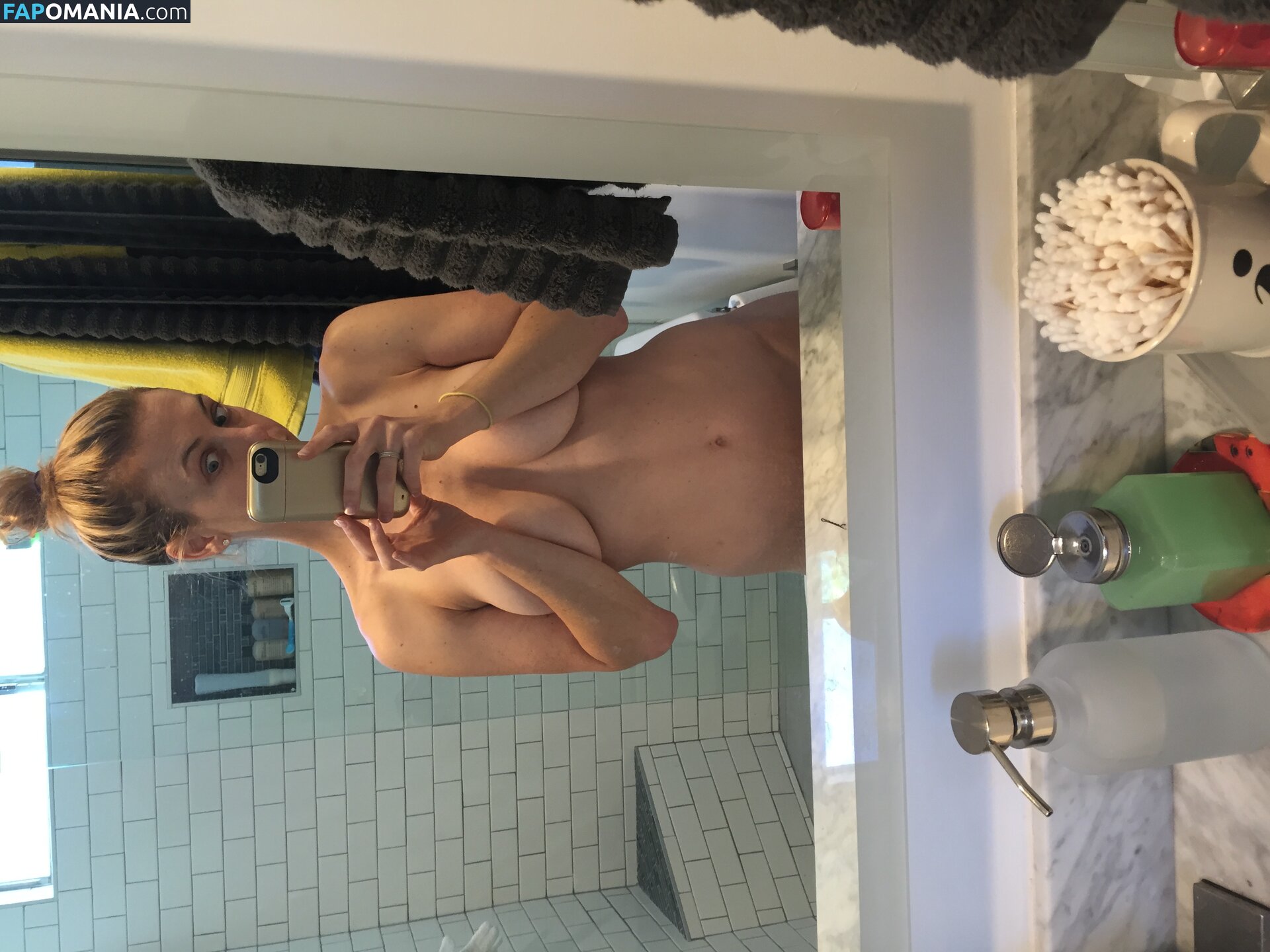 Iliza Shlesinger Nackt Geleaktes Foto #197