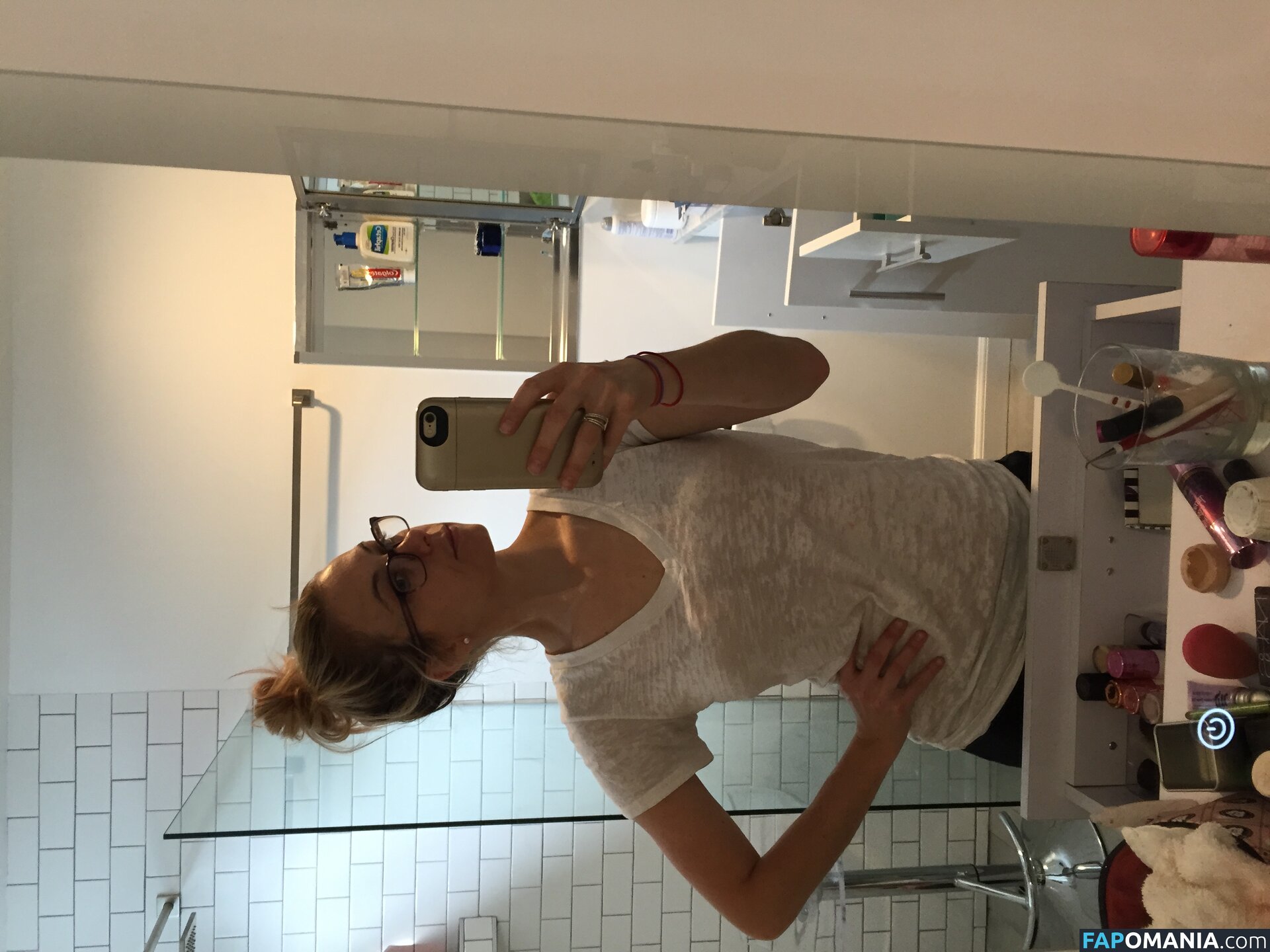 Iliza Shlesinger Nackt Geleaktes Foto #198