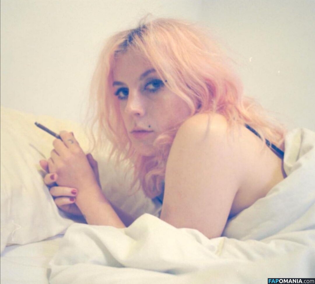 Izzy Phillips Nackt Geleaktes Foto #8