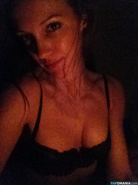 Katie Cassidy Nackt Geleaktes Foto #7