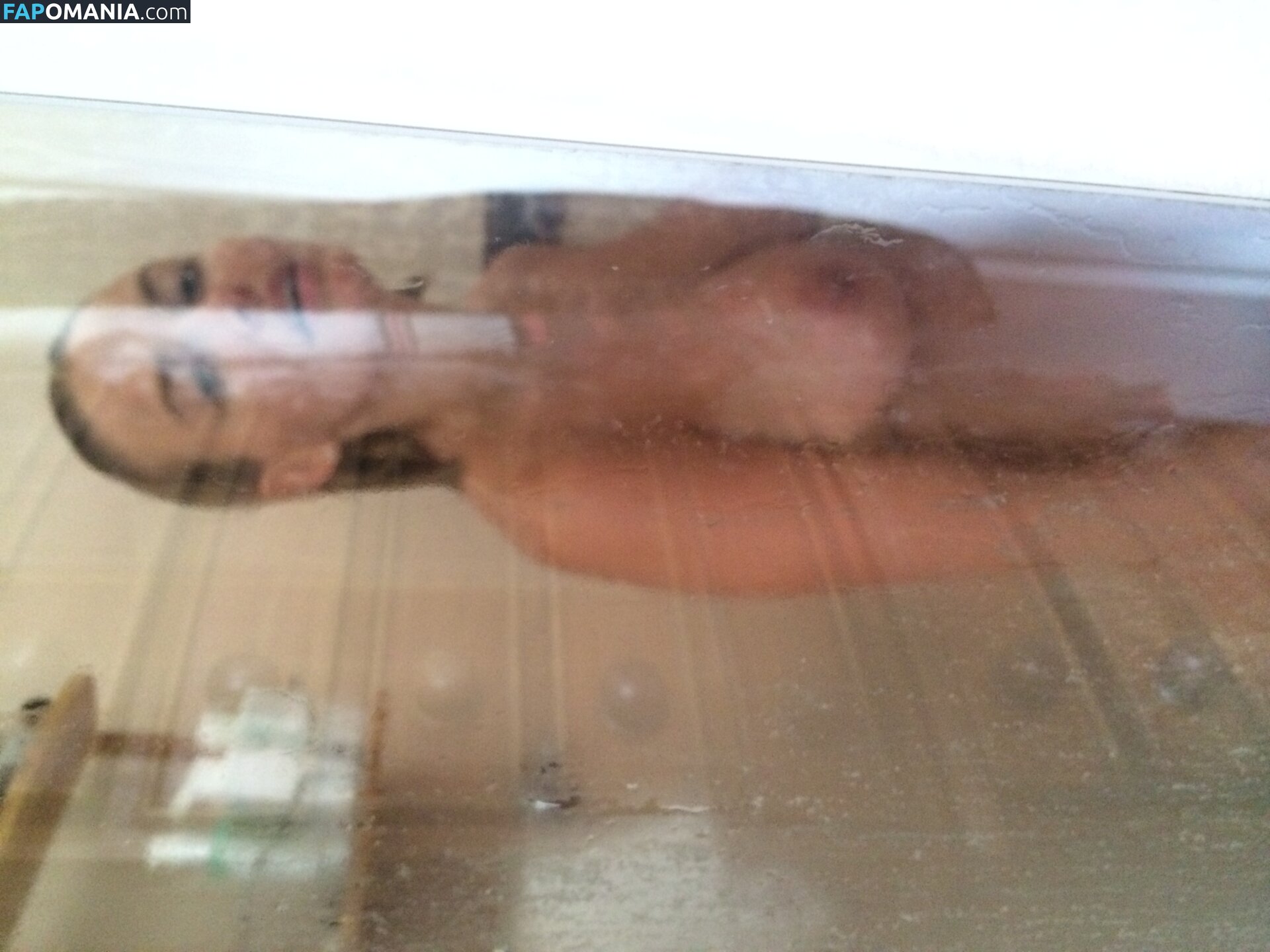 Lara Bingle Nackt Geleaktes Foto #226