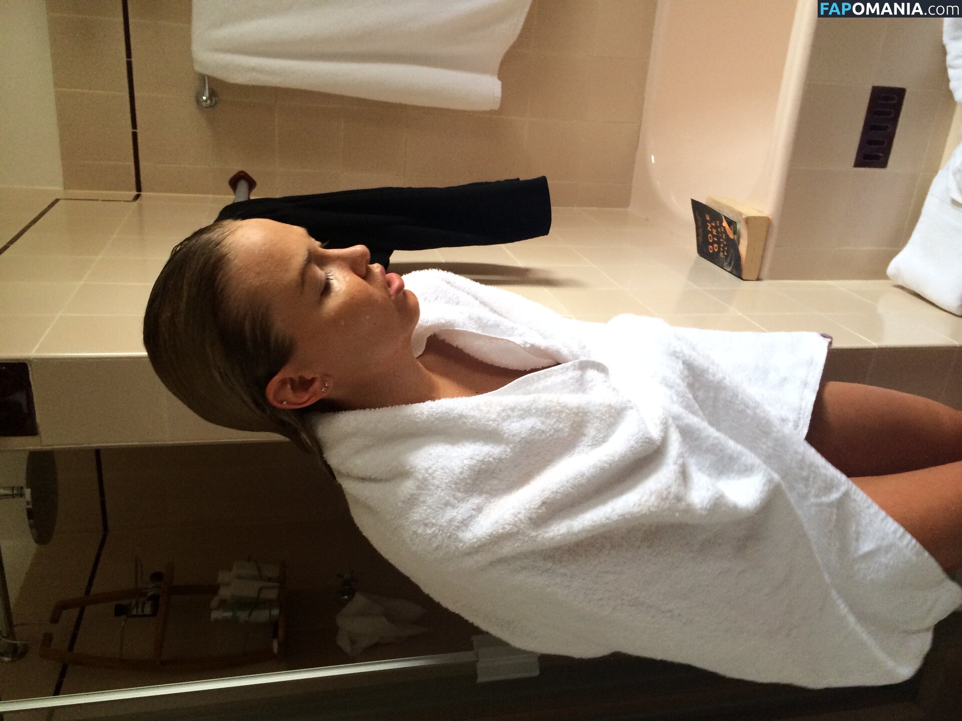 Lara Bingle Nackt Geleaktes Foto #254