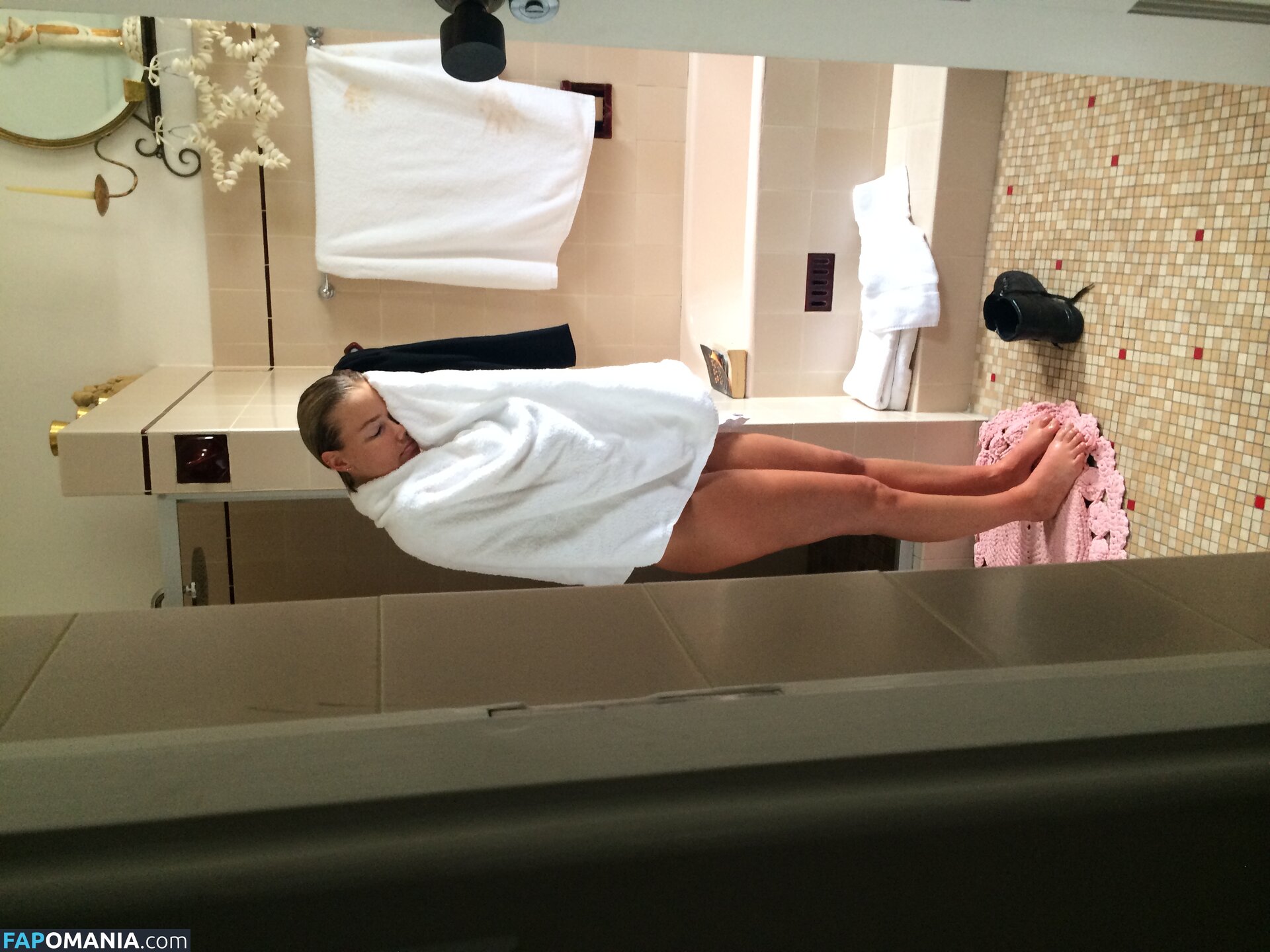 Lara Bingle Nackt Geleaktes Foto #261