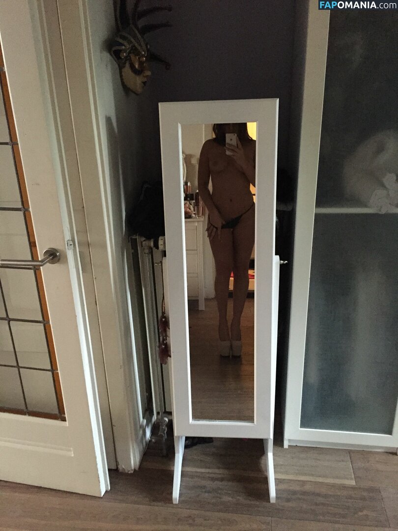 Laura Ponticorvo Nackt Geleaktes Foto #12