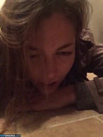 Lili Simmons Nackt Geleaktes Foto #45