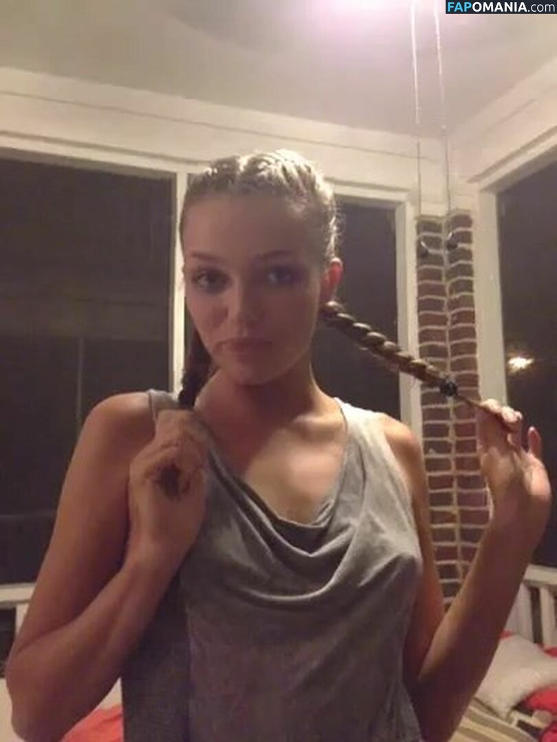 Lili Simmons Nackt Geleaktes Foto #57