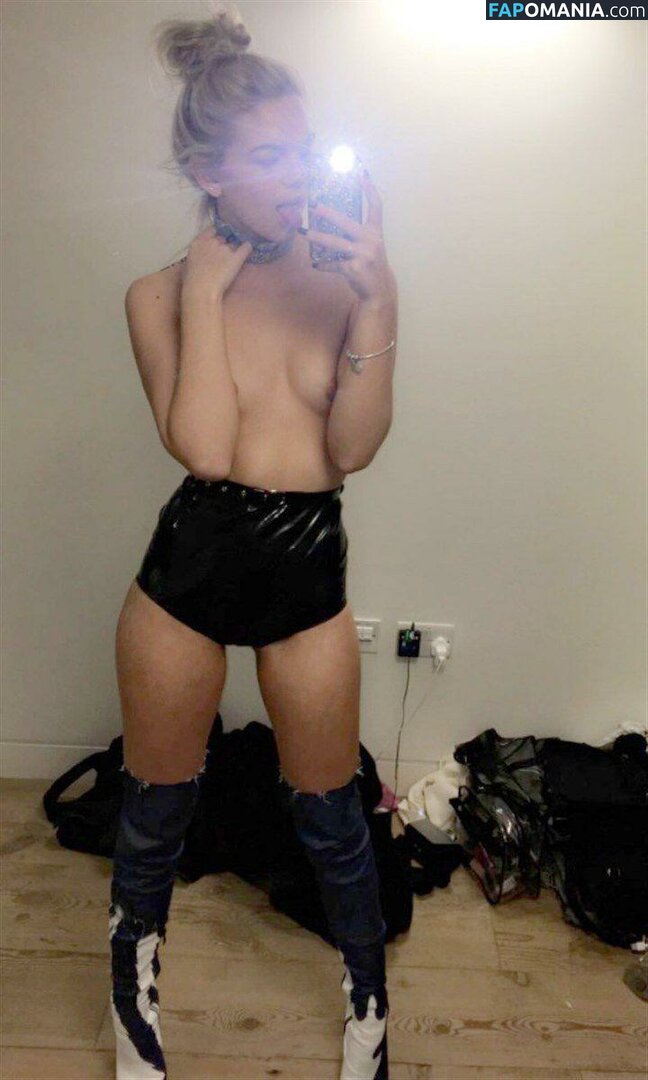 Louisa Johnson Nackt Geleaktes Foto #44
