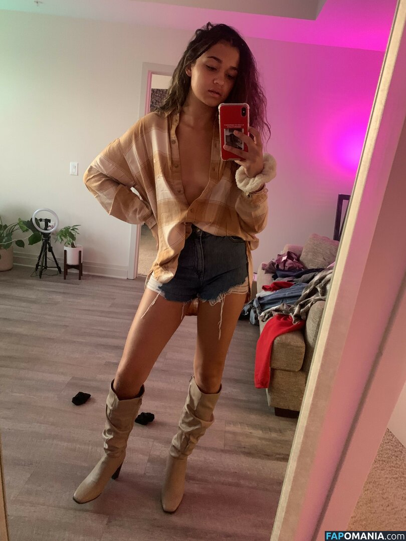 Madison Bailey Nackt Geleaktes Foto #10