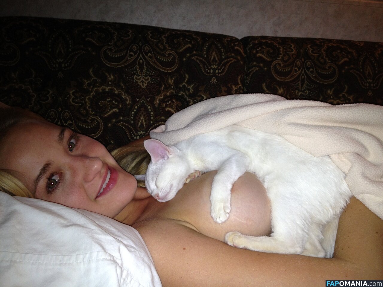 Michalka Sisters Nackt Geleaktes Foto #51