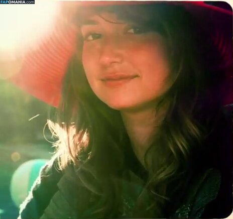 Milana Vayntrub Nackt Geleaktes Foto #1
