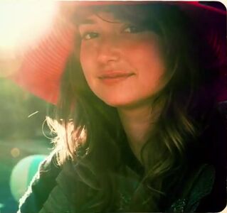 Milana Vayntrub