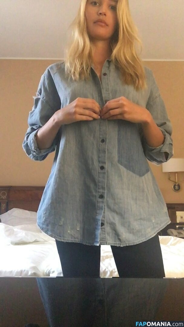 Noel Berry Nackt Geleaktes Foto #320