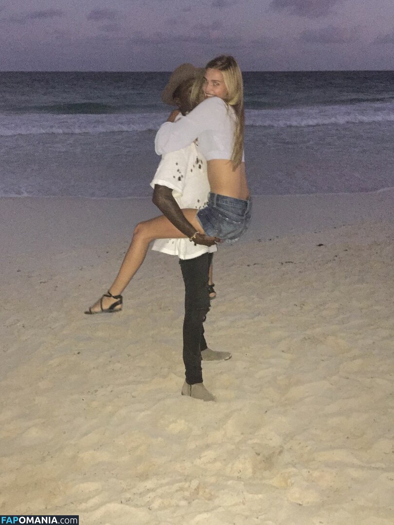 Noel Berry Nackt Geleaktes Foto #394