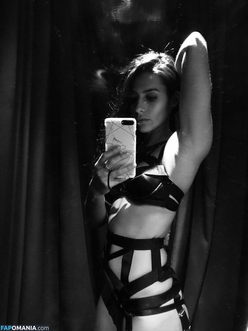 Sair Khan Nackt Geleaktes Foto #1