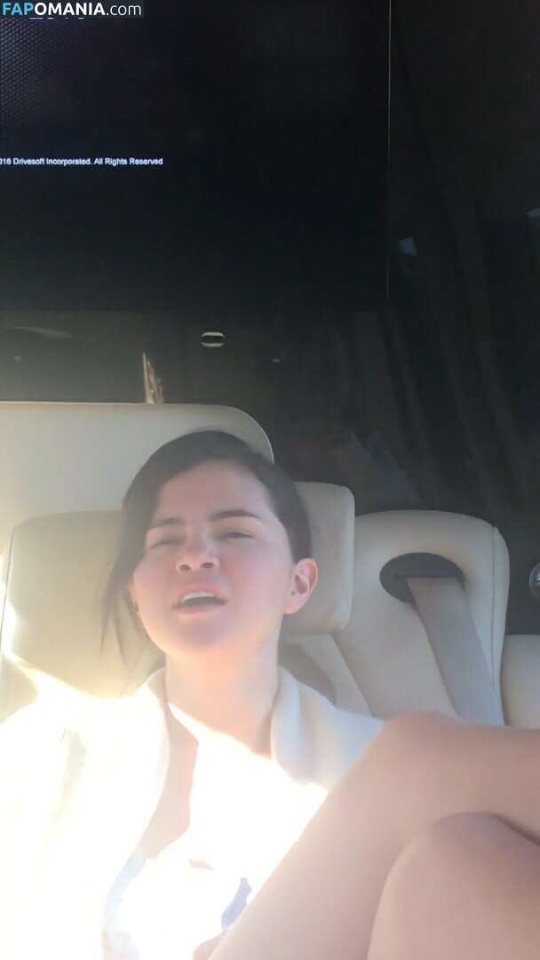 Selena Gomez Nackt Geleaktes Foto #28