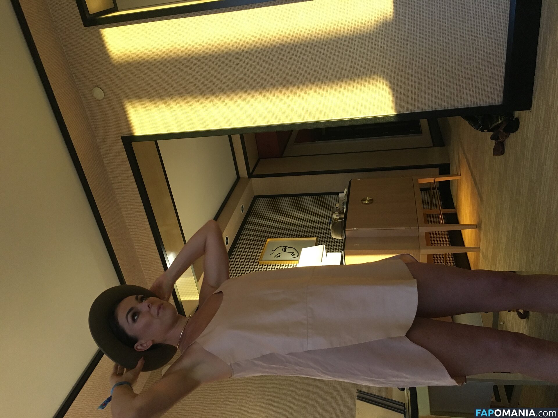 Serinda Swan Nackt Geleaktes Foto #38