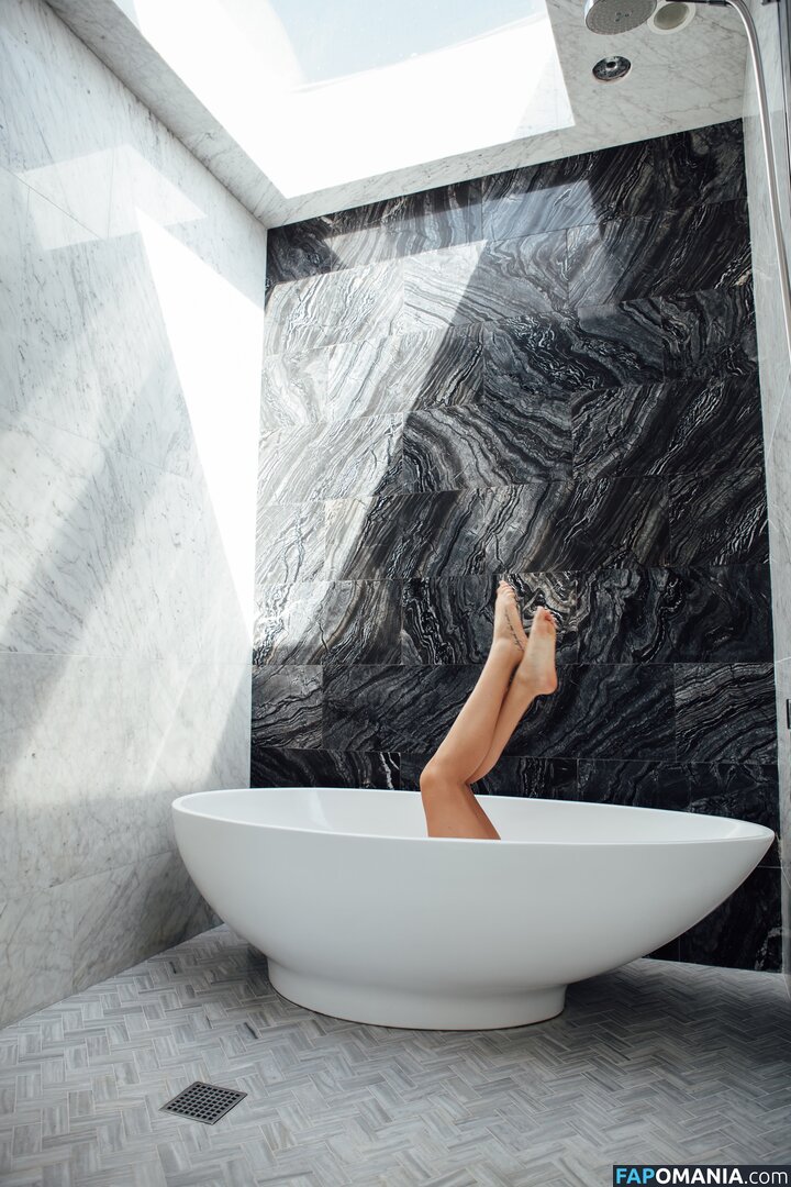 Serinda Swan Nackt Geleaktes Foto #61